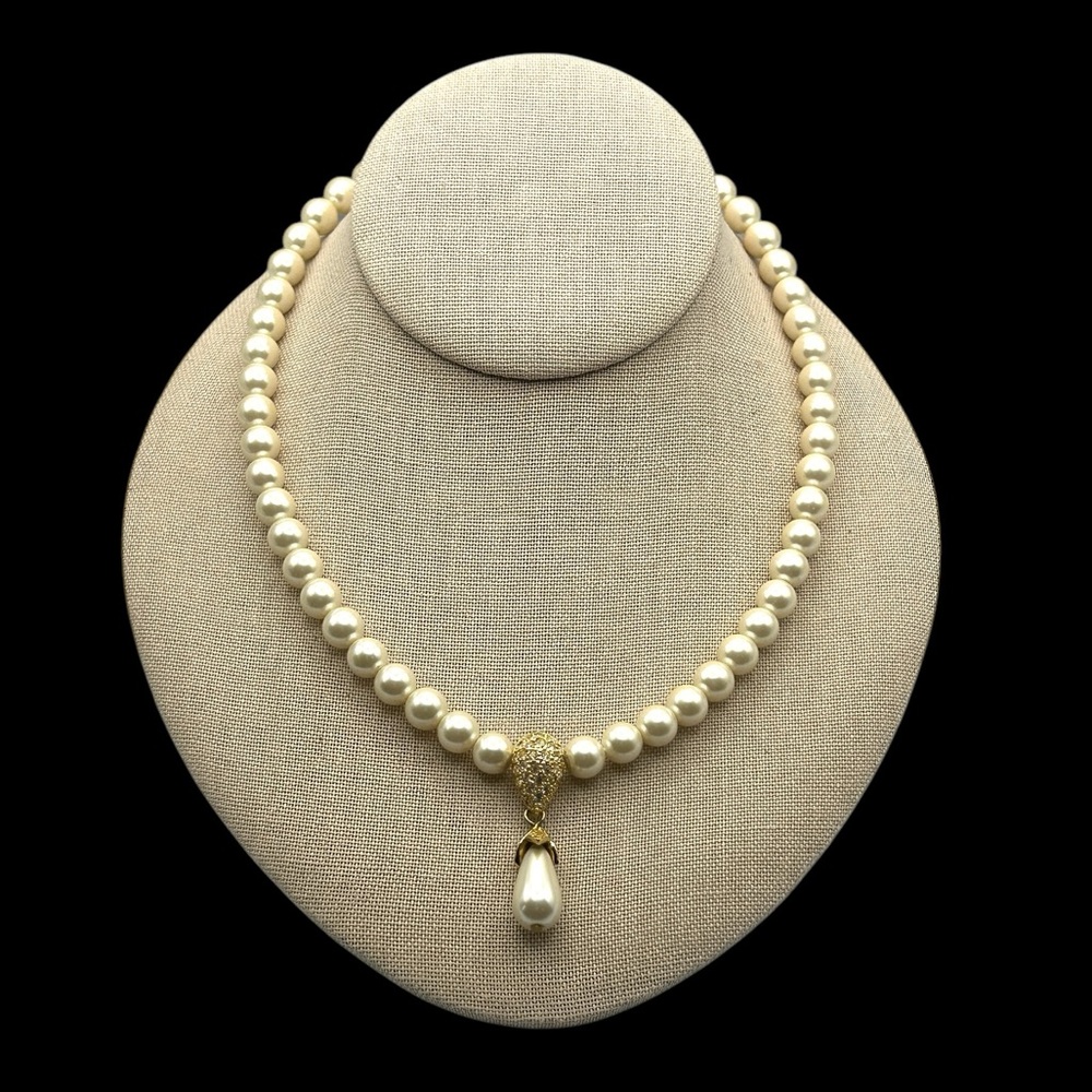 Vintage Napier Gold Tone Faux Pearl Teardrop Pendant Necklace 17-20”